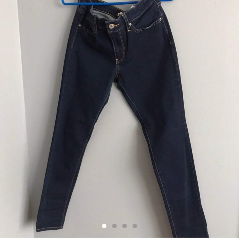 711 LEVI JEANS